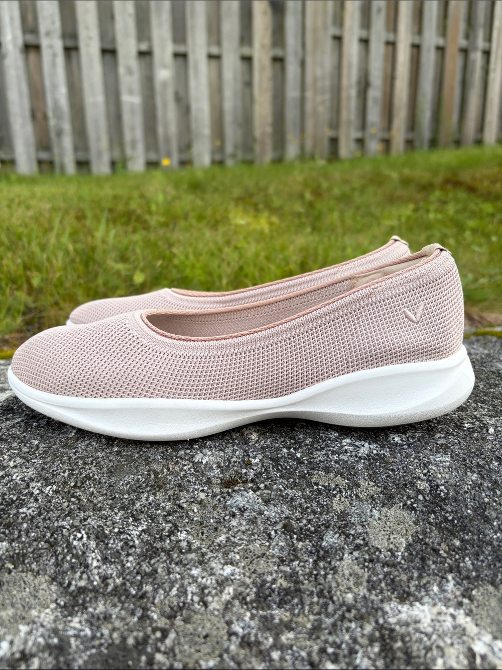Vivaia Walker Pro Hybrid Ballet Flats (Izabel) light pink knit shoes women’s 6.5